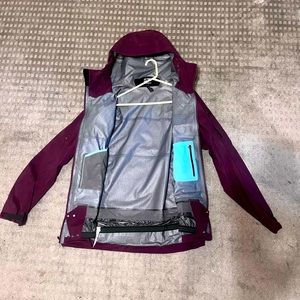L Arc'teryx Beta AR Jacket (red)
